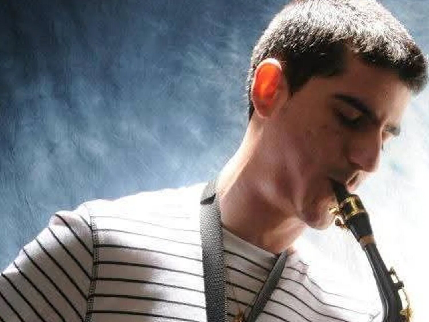 Muere Carlos Aguilera: músico malagueño que tocó el saxofón cuando le extirpaban un tumor