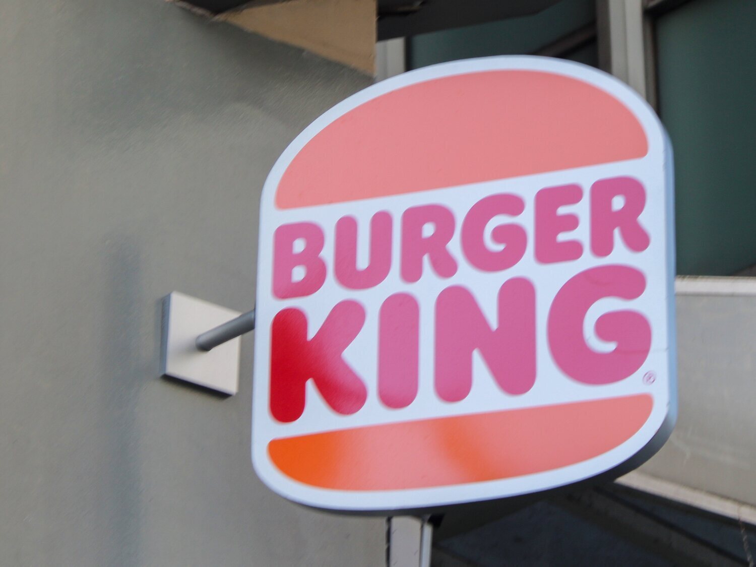 Burger King deberá indemnizar al trabajador despedido por poner el "Cara al sol"
