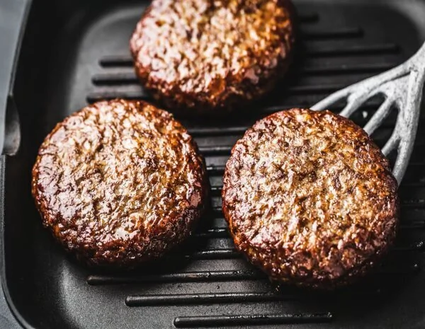 Carne híbrida, la alternativa con más proteína y menos carne que llega a los supermercados