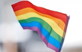 Más del 20% del colectivo LGTBI+ simpatiza con PP y VOX: 7 de cada 10 temen retrocesos
