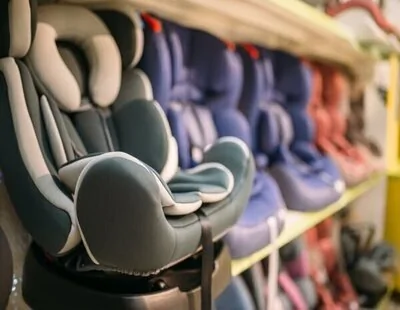 ¿Es seguro comprar una sillita de bebé de segunda mano para el coche?