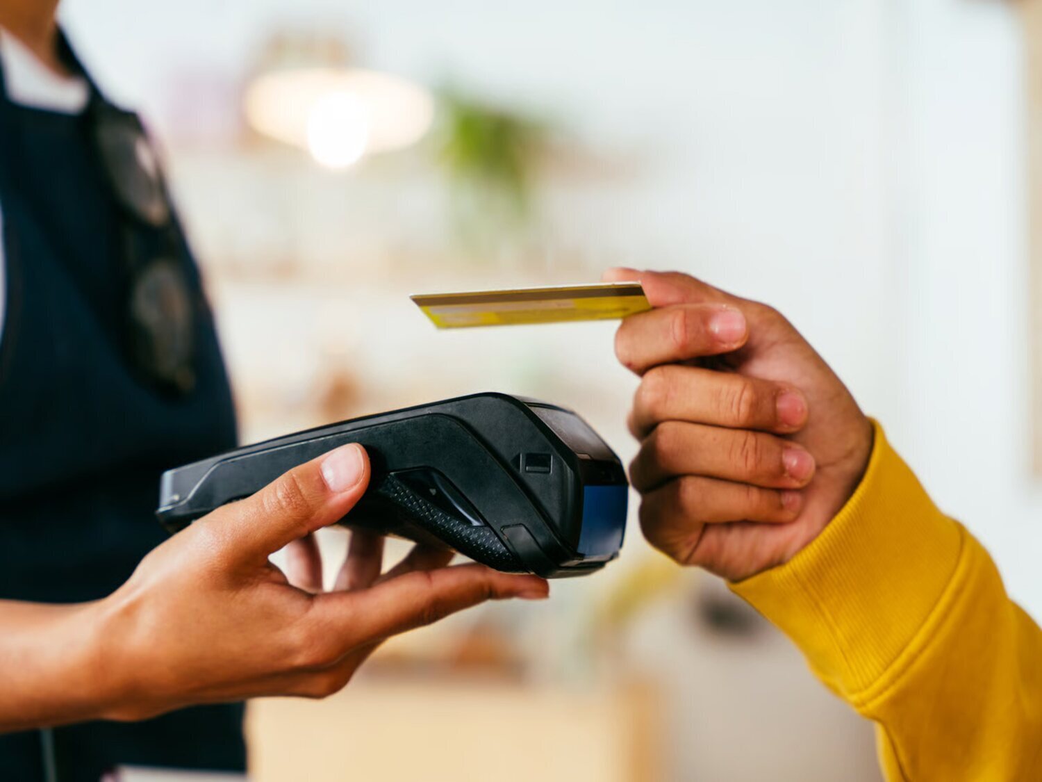 Condenado por pagar dos consumiciones con una tarjeta ajena en Pamplona