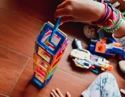 Adiós a una histórica juguetería de Madrid: cierra y liquida con descuentos