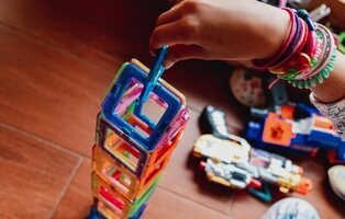 Adiós a una histórica juguetería de Madrid: cierra y liquida con descuentos