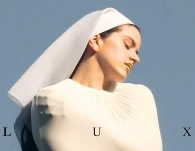 Rosalía sorprende en Madrid con Soy una pringada en el primer concierto del Lux Tour