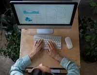 Trabajo prepara una reforma para que las empresas vigilen el estrés laboral y la salud mental