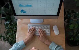 Trabajo prepara una reforma para que las empresas vigilen el estrés laboral y la salud mental