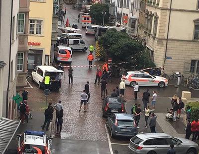 Un hombre armado con una motosierra hiere a cinco personas en Suiza
