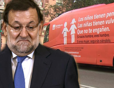 Rajoy mantiene los privilegios fiscales a Hazte Oír, que lanzará un avión transfóbico