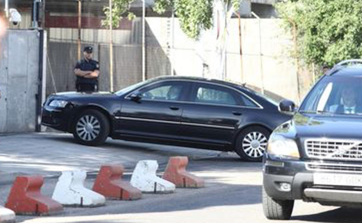 Mariano Rajoy ha llegado a la Audiencia Nacional en coche oficial ocultándose de los periodistas y entre grandes medidas de seguridad