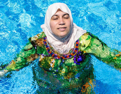 Una piscina francesa expulsa y exige los gastos de desinfección a una mujer con burkini