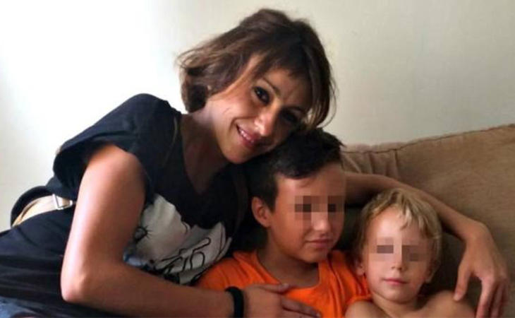 Juana Rivas junto a sus hijos, que deberá entregar a su marido maltratador