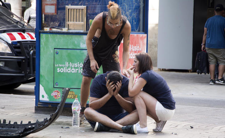 Varias personas asustadas en las inmediaciones de La Rambla tras el atentado