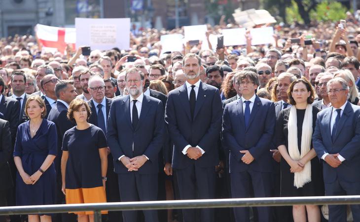 La manifestación en la Plaza de Cataluña fue toda una muestra de unidad en contra del terrorismo