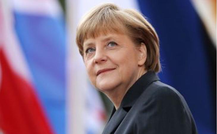 La canciller Angela Merkel quiere combatir la apología del nazismo en las redes sociales