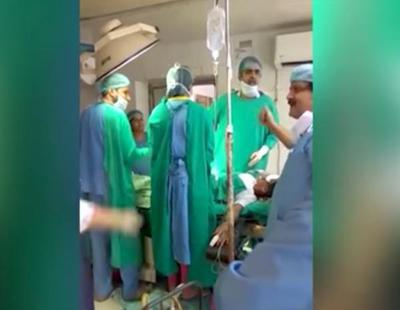 Muere un bebé en medio de una cesárea mientras dos médicos discuten entre ellos