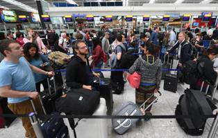 Inflan el precio de los vuelos a los viajeros que escapan del huracán Irma
