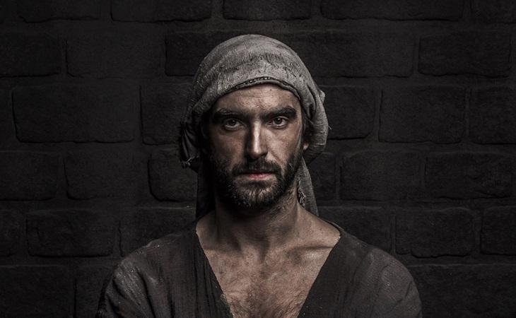 Aitor Luna como Arnau, el protagonista de 'La catedral del mar'