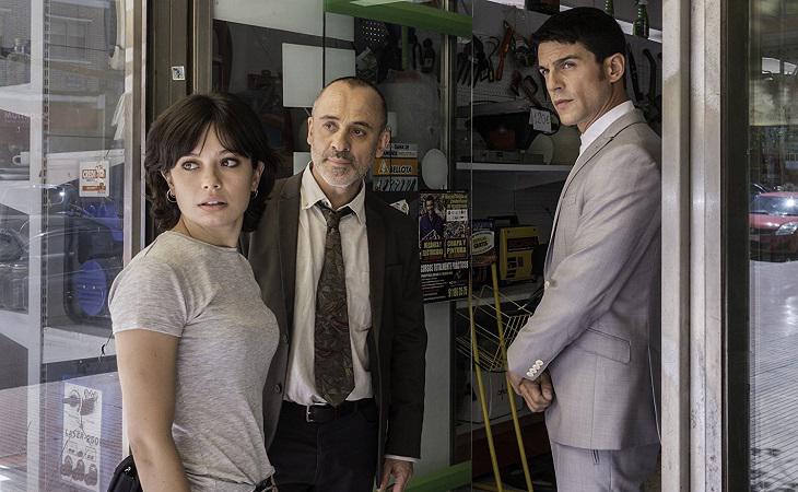 Anna Castillo, Javier Gutiérrez y Alejo Sauras en una escena de 'Estoy vivo'