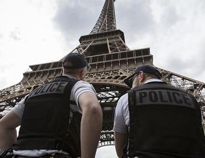 Un hombre ataca con un cuchillo a un militar en París al grito de 'Alá es grande'