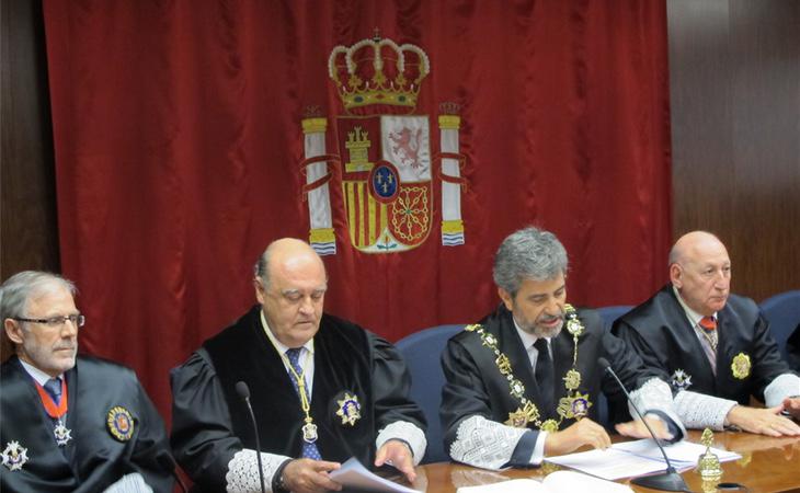 Jueces en un Tribunal