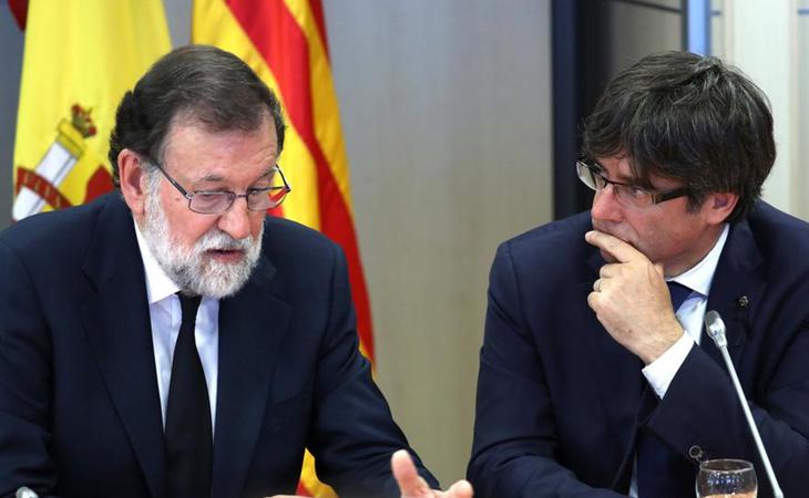 Mariano Rajoy junto a Carles Puigdemont