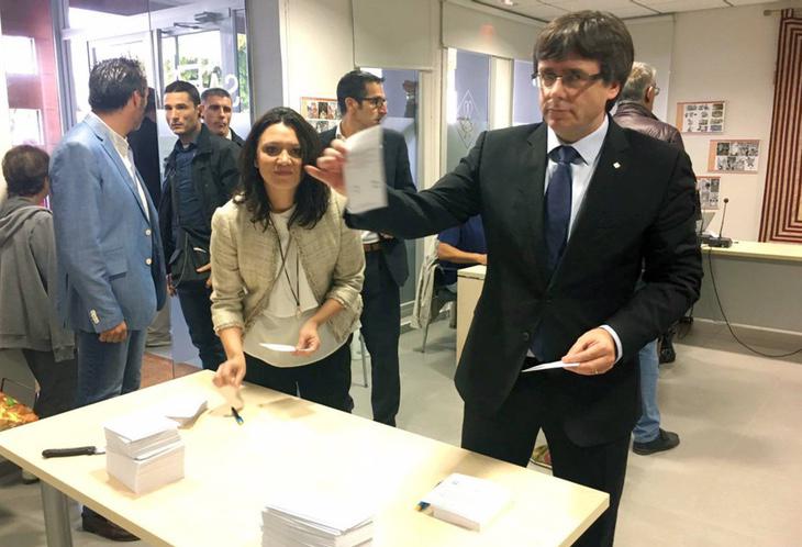 Carles Puigdemont votando esta mañana