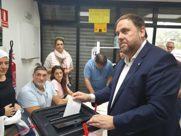 Oriol Junqueras votando por el 'Sí'