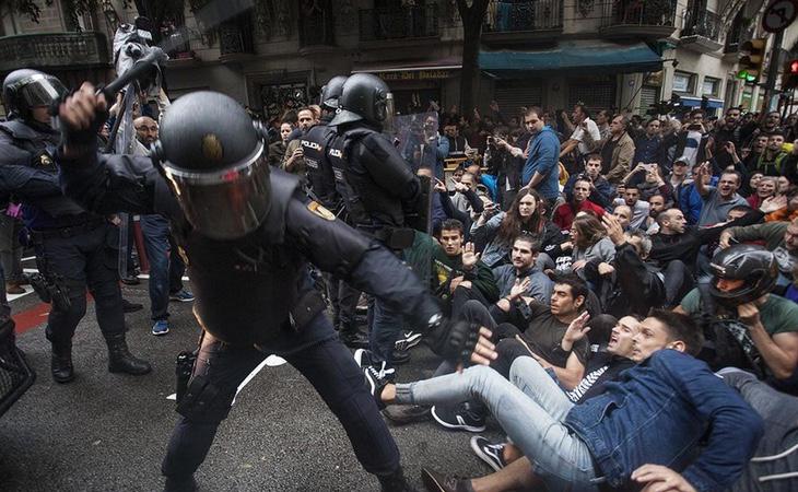 TVE no mencionó las duras cargas policiales y se refirió a ellas como momentos de tensión