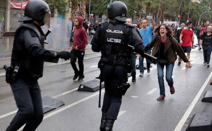 Según Generalitat, hubo hasta un total de 893 personas heridas por la respuesta policial