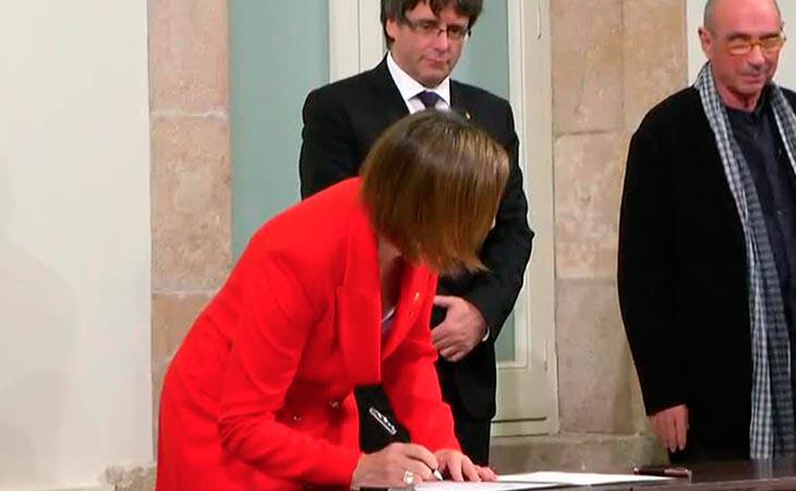 Los partidos soberanistas firman el documento de compromiso con la República catalana