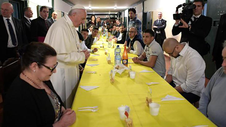 Las comidas con presos es algo habitual con Francisco I