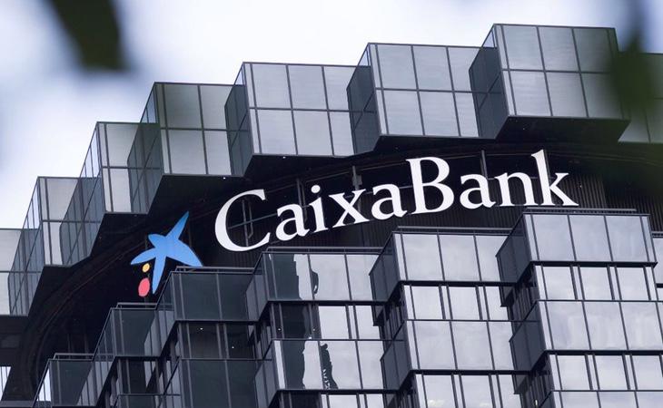 Caixabank lideró junto a Sabadell la lista de grandes empresas que abandonaban Cataluña