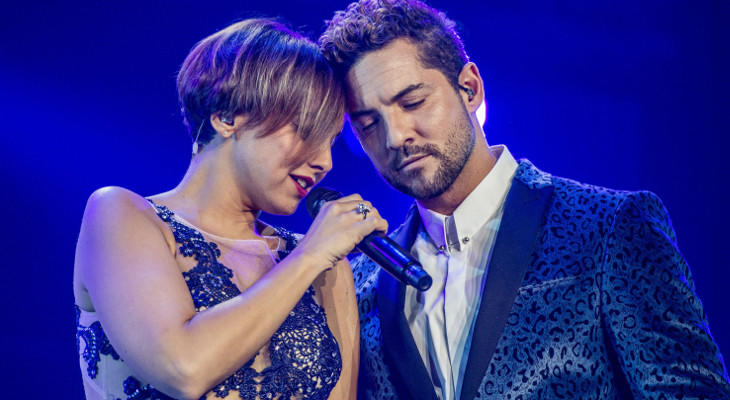 La expareja cantando juntos en el reencuentro de 'OT'