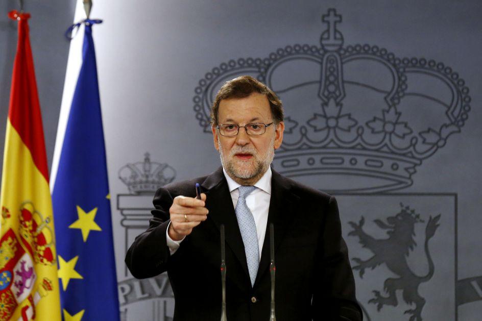 Rajoy comparece ante los medios para explicar cómo intervendrá Cataluña