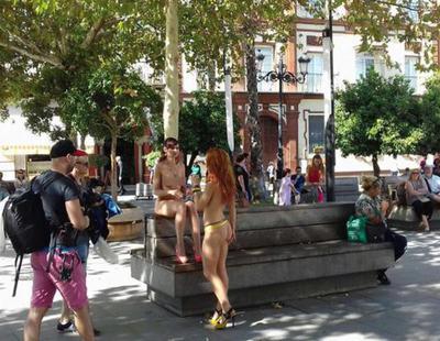 Ruedan una película porno en la calle a plena luz del día y rodeados de gente en Sevilla