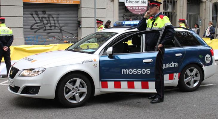 La patrulla de los Mossos se dirigió a la zona de inmediato y finalmente fue agredida