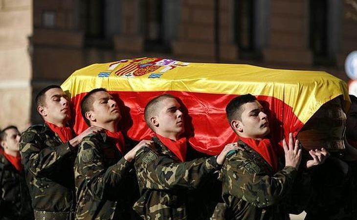 Alejandre expresa su admiración y recuerda la memoria de todos los militares caídos