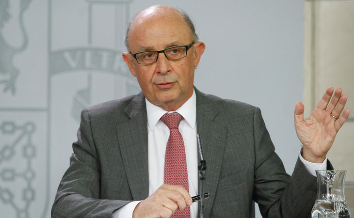 Cristóbal Montoro mete la mano en el Ayuntamiento de Madrid