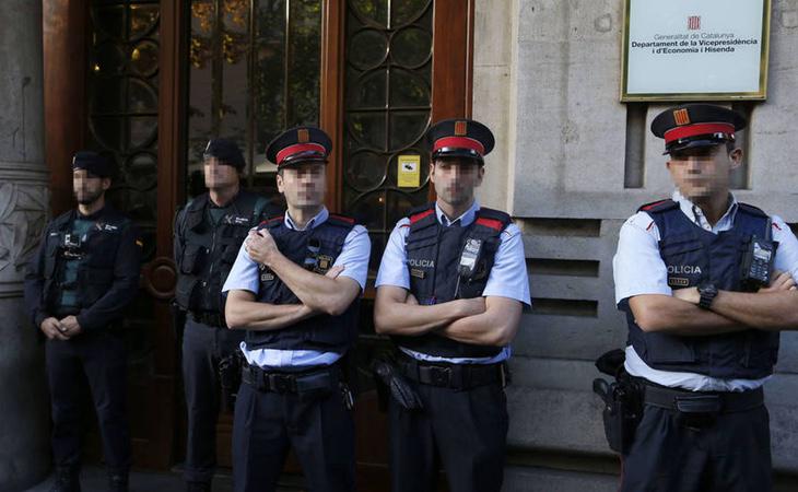 La Guardia Civil durante su registro a las sedes de la Generalitat el pasado 20 de septiembre