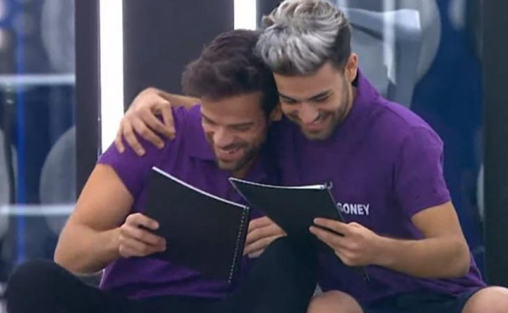 Ricky y Agoney forman una e las 