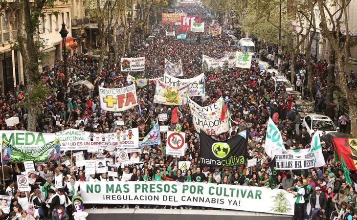 Manifestación a favor de leyes que regulen el consumo y cultivo del cannabis