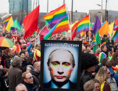 Atacan con ácido y golpean a seis activistas LGTBI en Moscú