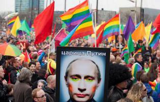 Atacan con ácido y golpean a seis activistas LGTBI en Moscú