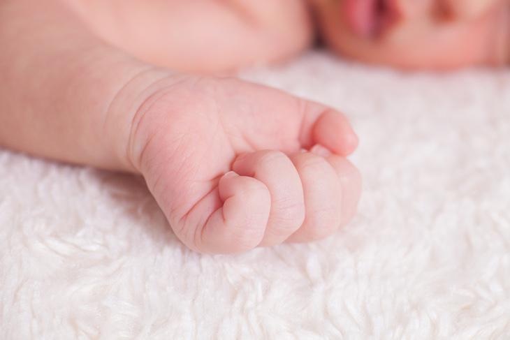 La niña llegó con vida al hospital, pero el daño que se le había inflingido fue demasiado