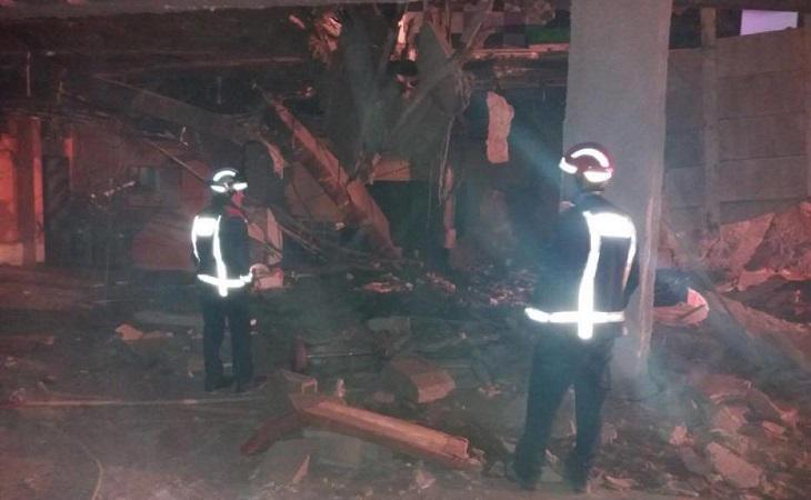 Los bomberos acudieron rápidamente al lugar para rescatar a los heridos