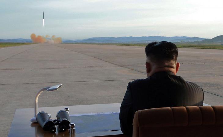 Kim Jong-un lanza un nuevo misil para amenazar a Estados Unidos