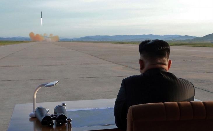 Kim Jong-un lanza un nuevo misil para amenazar a Estados Unidos