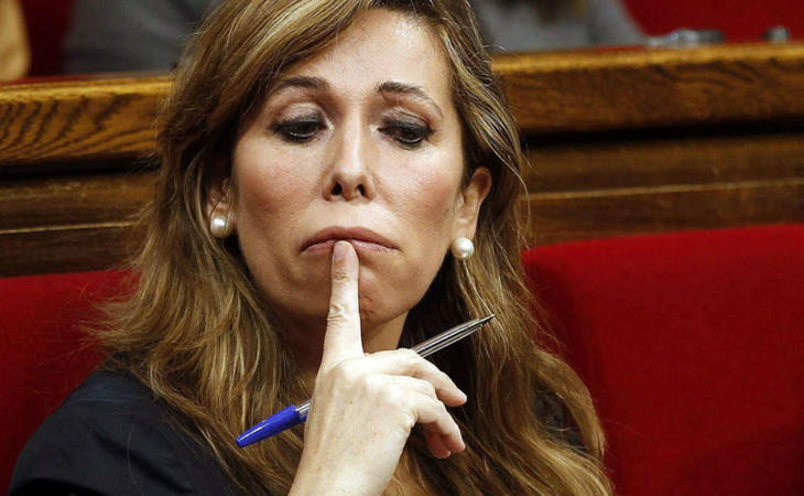 Rajoy baraja acabar con el anonimato en las redes sociales tras los ataques que recibió en Twitter la diputada del PP Alicia Sánchez-Camacho