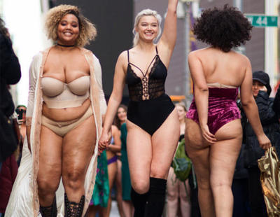 Times Square se paraliza por unas modelos 'curvy' en contra de Victoria's Secret